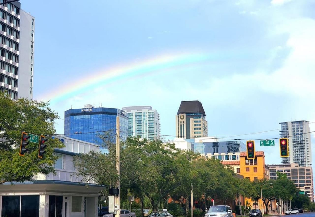 Itz A Vibe - 1 Bedroom Studio In The Heart Of Dtsp St. Petersburg Exterior foto